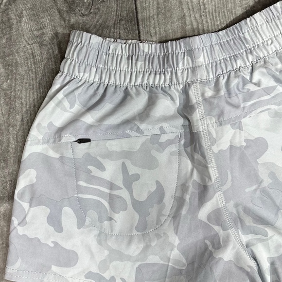 Vuori Grey Dash Lightweight Shorts [11019] - Picture 6 of 10